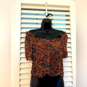 NWT House of Harlow 1960, ruched cropped blouse Sz L